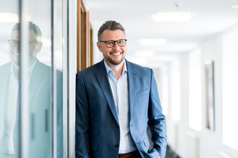 Dr Sebastian Stephan